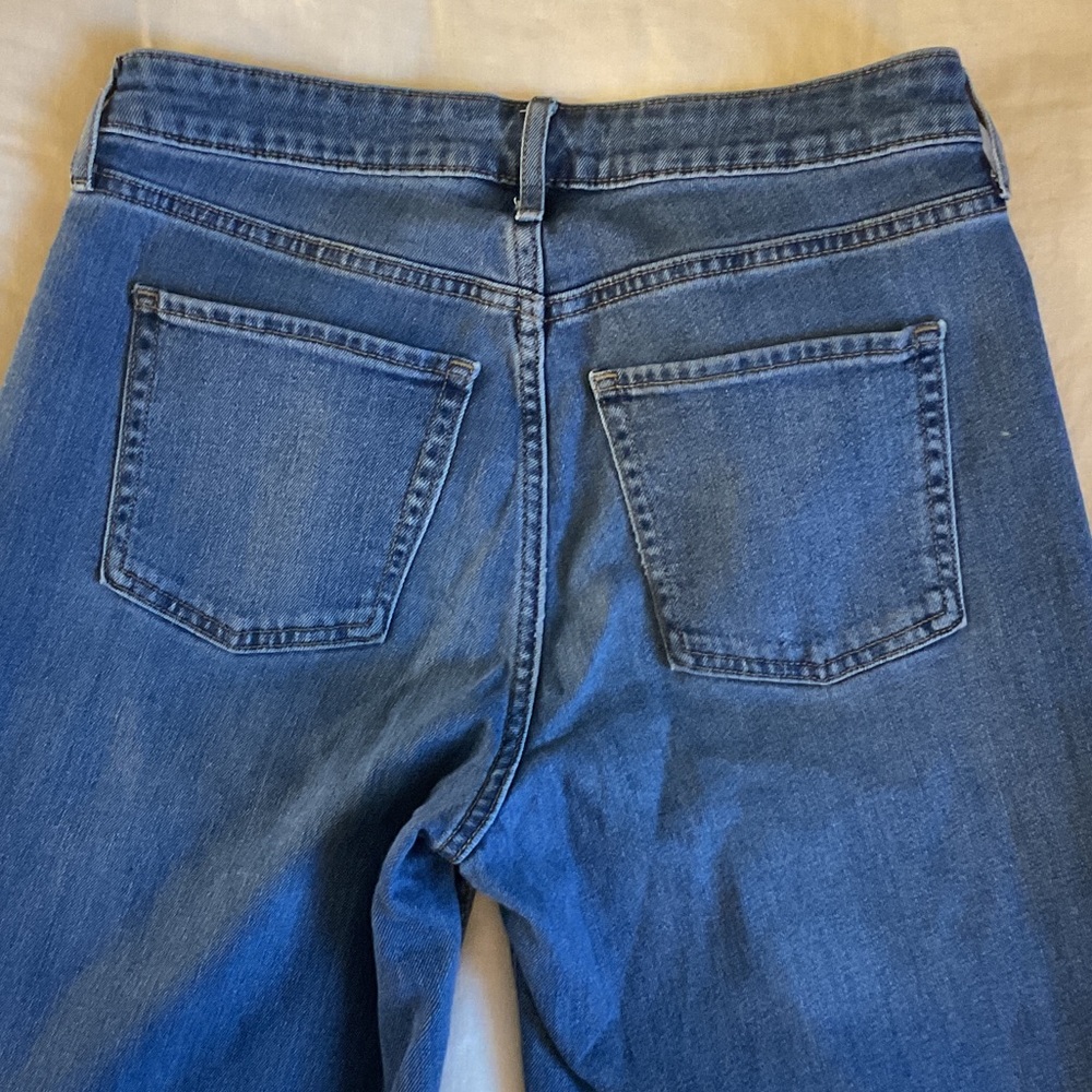 Old Navy Wide Leg Flared Jeans in Medium Blue - Picture 3 of 6
